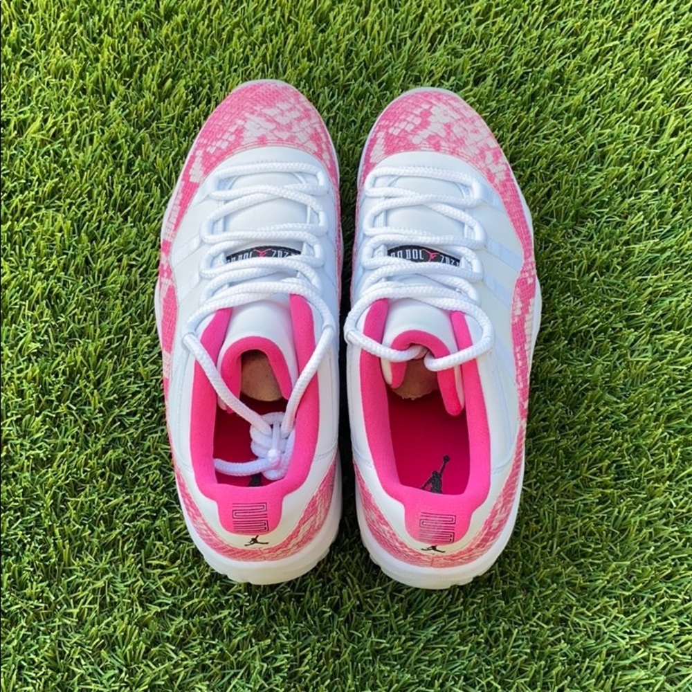 Air Jordan 11 Retro Low - Picture 4 of 5
